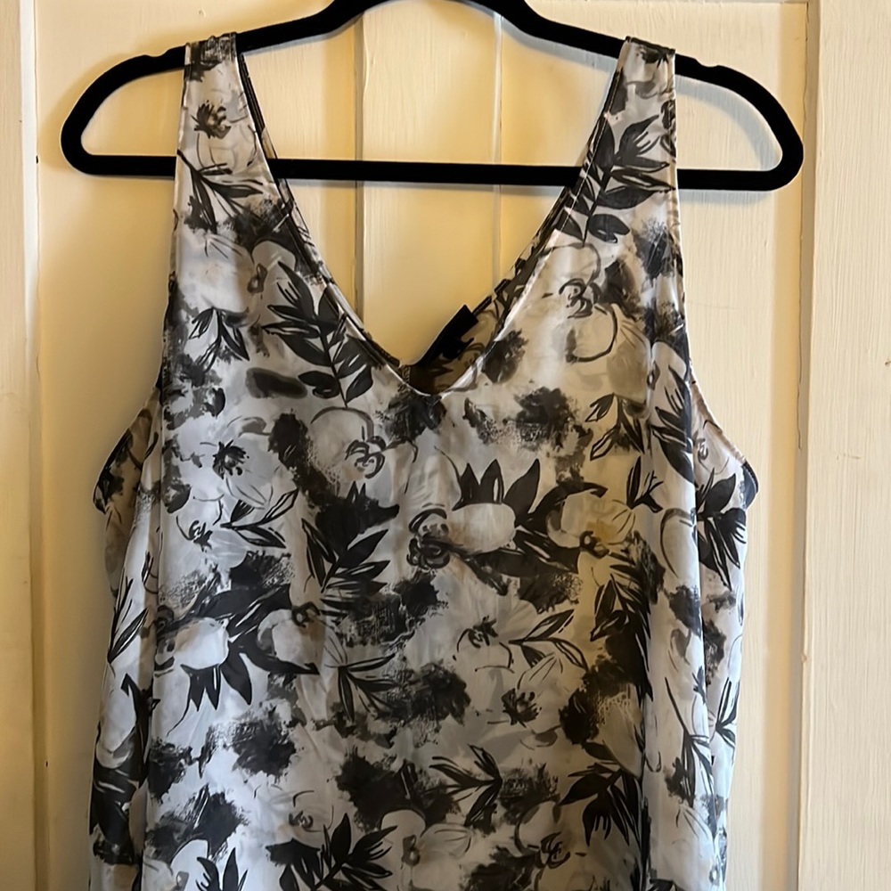 Lane Bryant flow v neck top